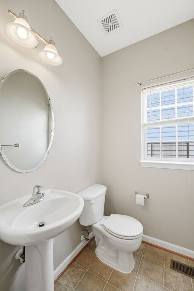Building Photo - Experience the perfect blend of comfort, style, and functionality in this beautifully designed fo...
