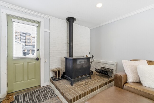 Building Photo - 1374 Ida Ave