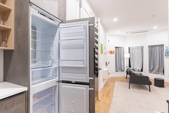 Building Photo - 631 Wilson Ave