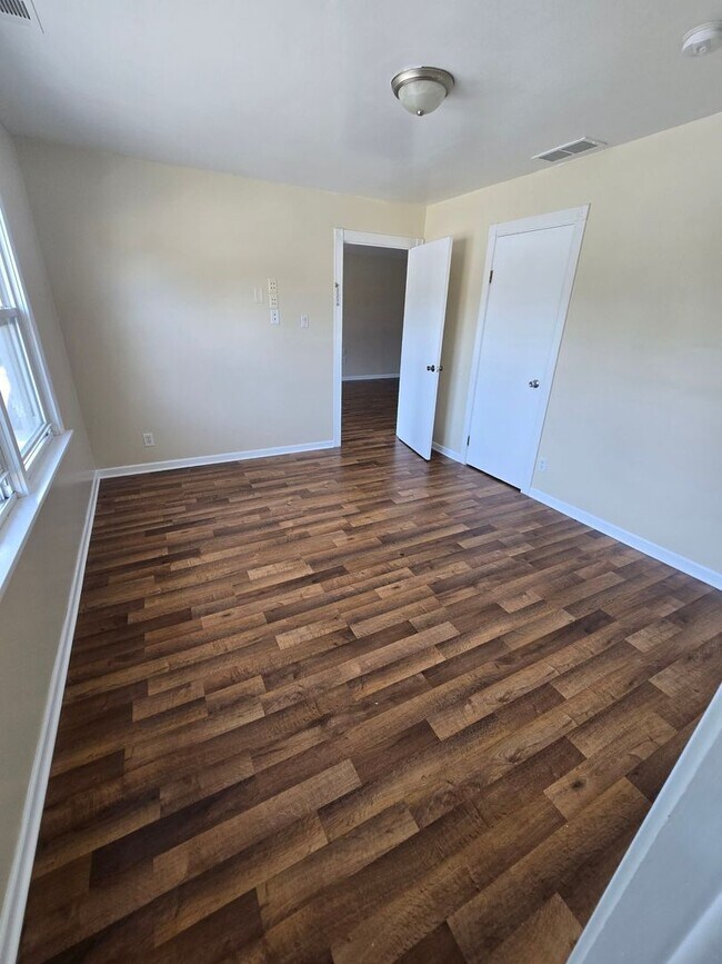 Building Photo - 3334 Michigan St