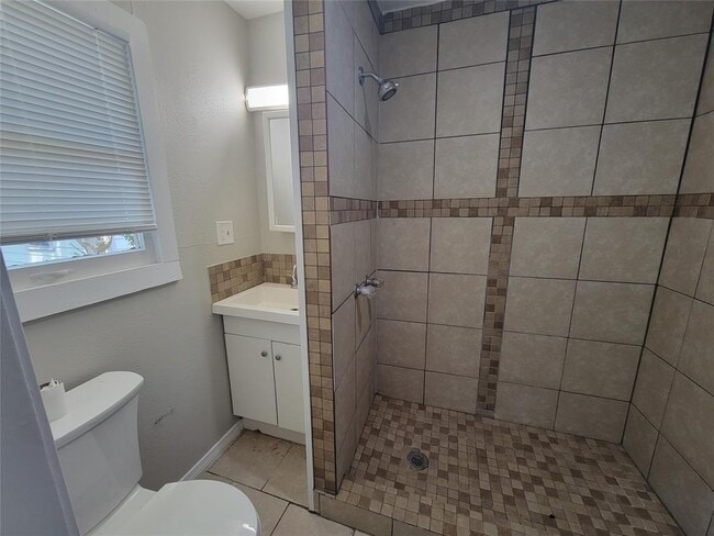 Building Photo - 6310 Amber Dr