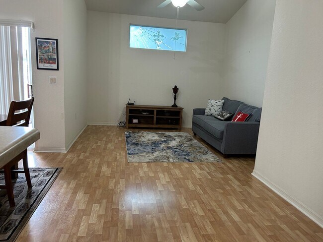 Building Photo - Executive 2 bedroom/ 2 bath condo