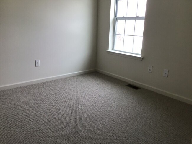 Building Photo - 2809 Mannerchor Rd