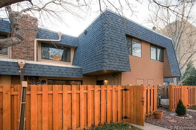 Building Photo - Large, Lovely 2BD/1.5BA Townhouse-Style Condo — Steps from Highline Canal!