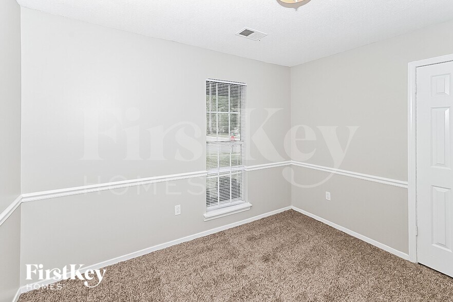 Building Photo - 6495 Westbury Ave