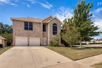 Building Photo - 2221 Lilac Cir