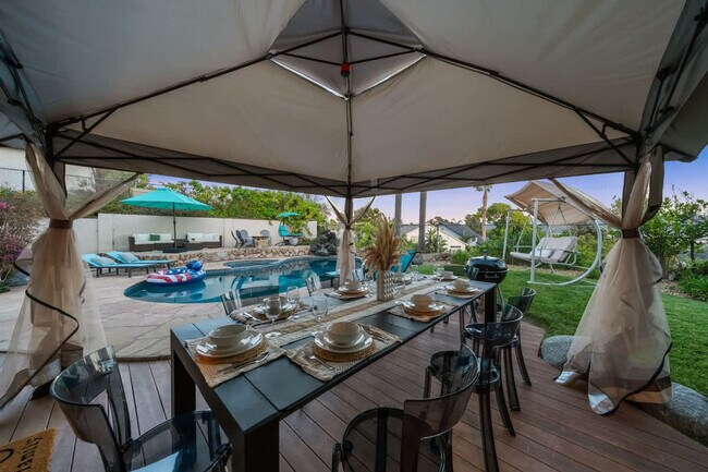 Building Photo - 9737 Benavente Pl