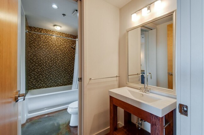 Building Photo - 600 12th Ave S