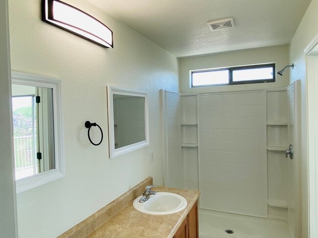 Building Photo - 11879 W Fontenelle Dr