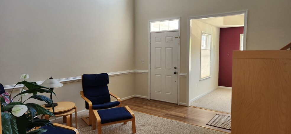 Front entrance/foyer - 508 Summerset Ct