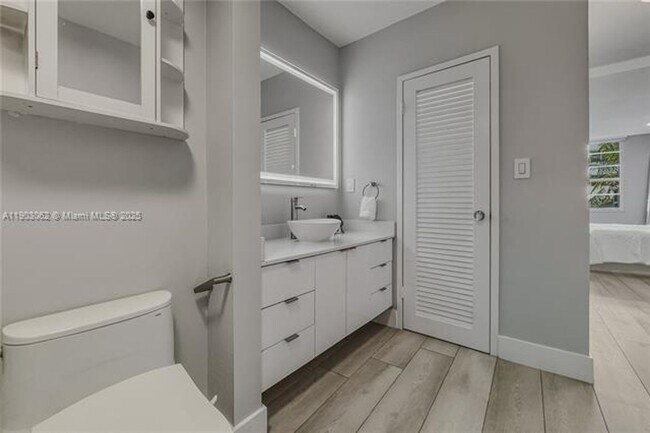 Building Photo - 100 Lincoln Rd