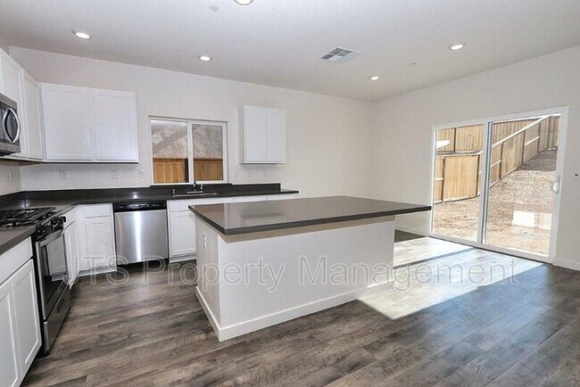 Building Photo - 716 Franklin St