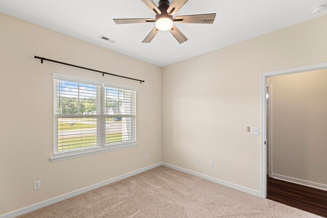 Building Photo - 3 bedroom with bonus room in Holly Ridge is available now!