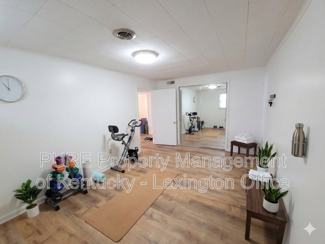 Building Photo - 2225 Sandra Ct