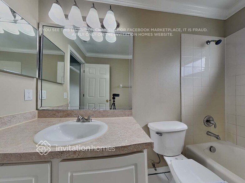 Building Photo - 401 Ventura Dr