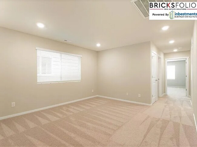 Building Photo - Puyallup's Hidden Gem: Experience the Warm...