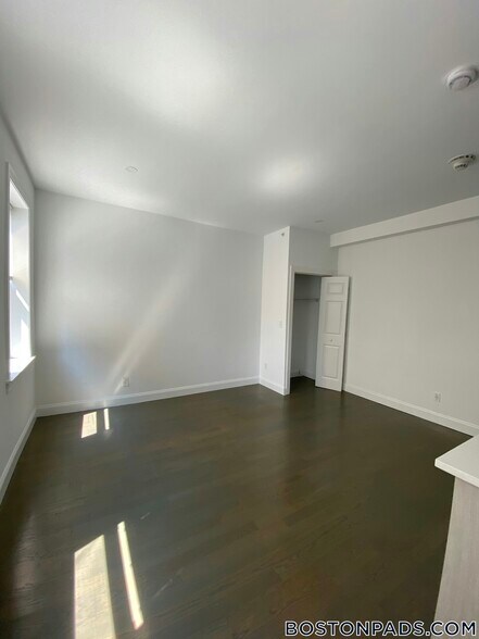 Building Photo - 11 Queensberry St
