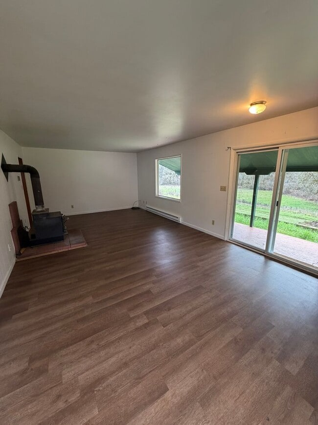 Building Photo - Home with a View!