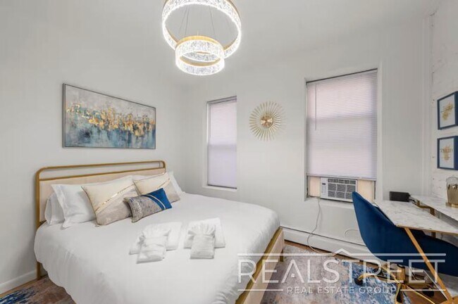 Building Photo - Modern 1BR/1BA in Prime Lower Manhattan | Fast Access to Midtown & Google HQ