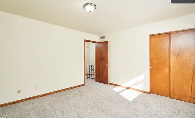 Building Photo - 923-925 Rosamond Ave