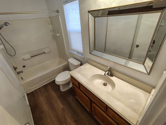 Building Photo - 2218 Heritage Manor Dr