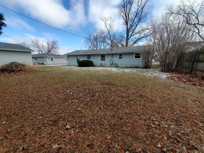 Building Photo - 2 Bedroom House  in Silvis