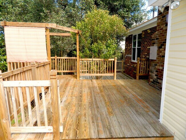 Building Photo - 230 Ronstadt Dr
