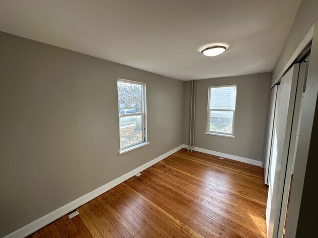 Building Photo - 3 Bedroom Duplex