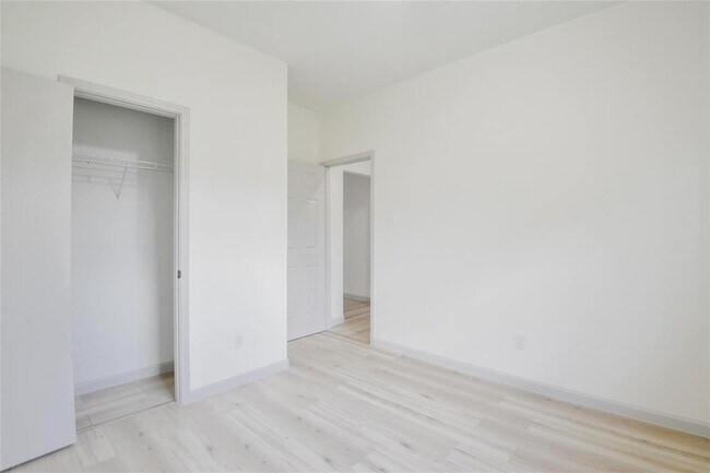 Building Photo - 6627 Stonecross Creek Ln