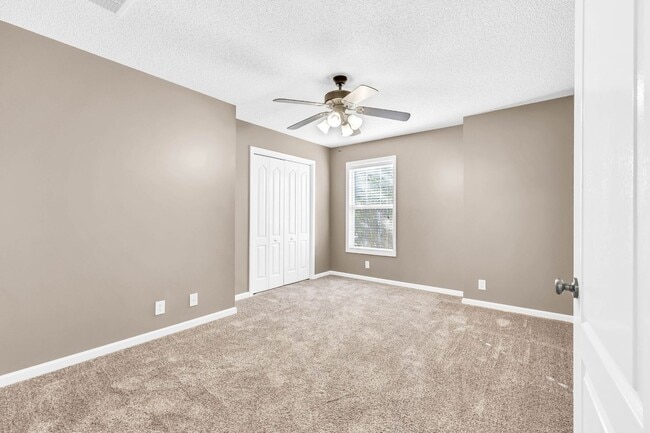 Building Photo - 3 Bedroom Pet Friendly Home For Rent With Extra Large Bonus Room!