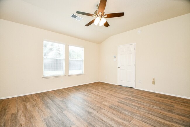 Building Photo - 5327 Stonegate Dr