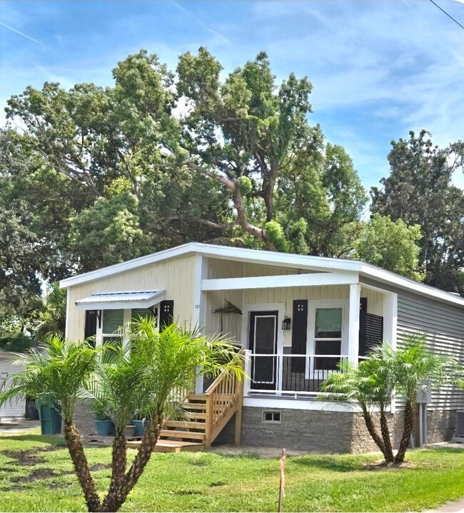 Primary Photo - 121 12th St