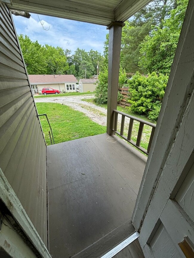 Building Photo - 2BD / 1BA Duplex