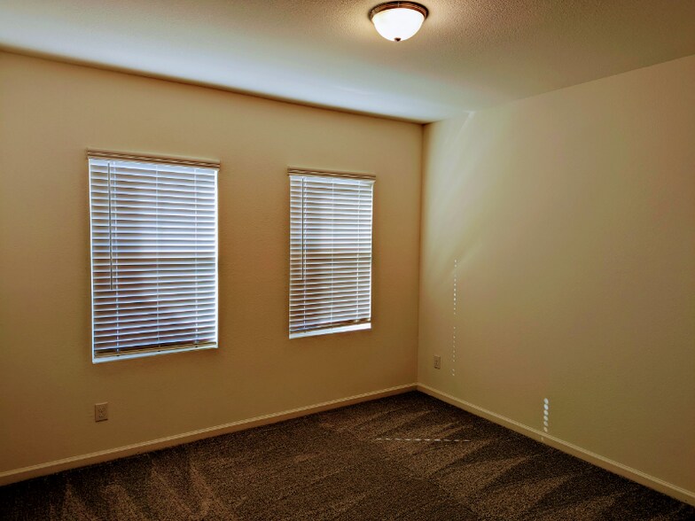 Building Photo - 2609 Silver Leaf Ln