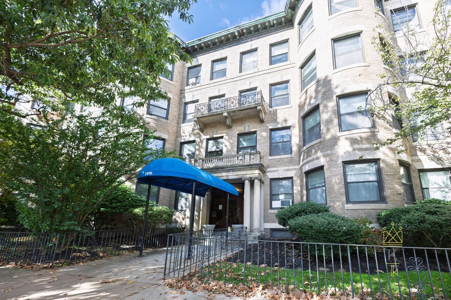 Building Photo - 1100 Beacon St