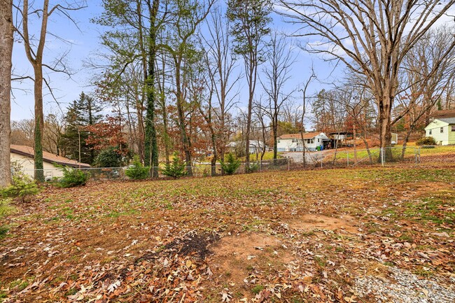 Building Photo - Newly Remodeled 2-Bedroom Home in West Ash...