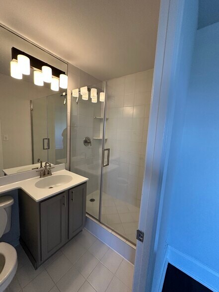 Building Photo - 1350 N Dearborn St