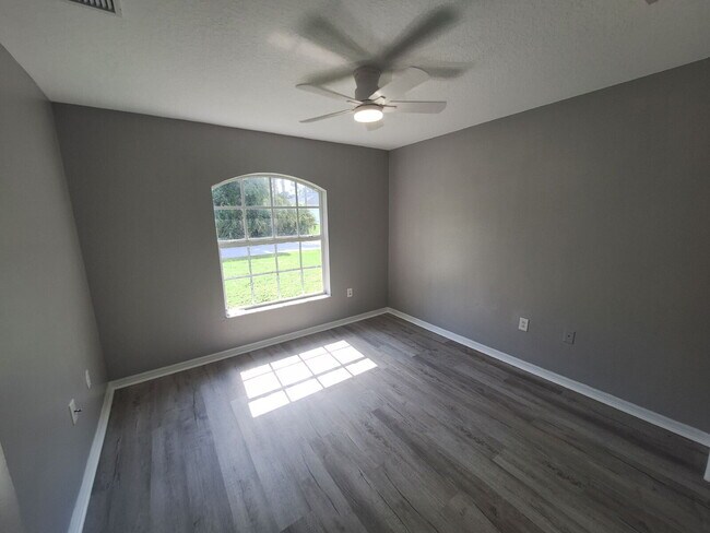 Building Photo - 3/2 Annual Rental Near Atwater Elementary School