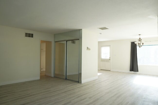 Building Photo - 39220 Karen St