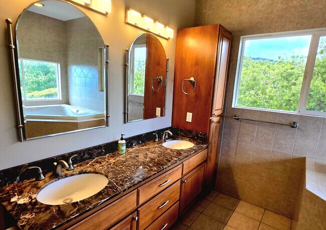 Building Photo - 272 Halenani Dr