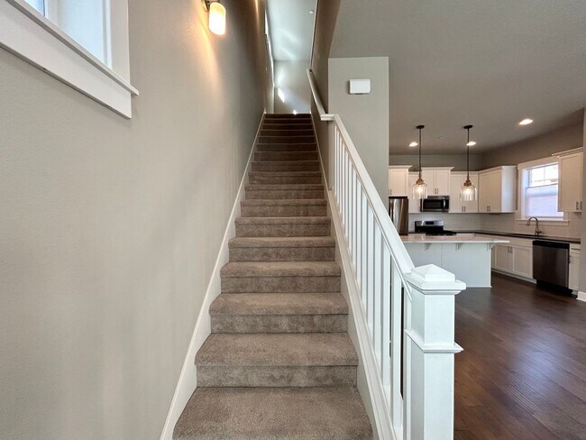 Building Photo - Luxury and Convenience Awaits in this Stunning 3 Bedroom, 2.5 Bathroom House with Abundant Parkin...