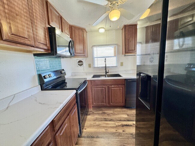 Building Photo - 836 Commerce St