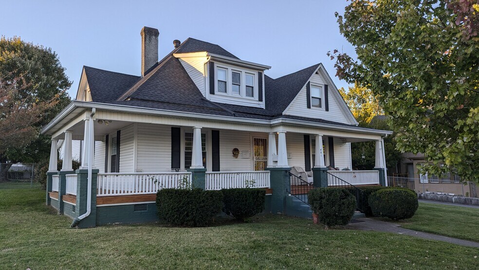 Exterior - 401 E Chilhowie Ave