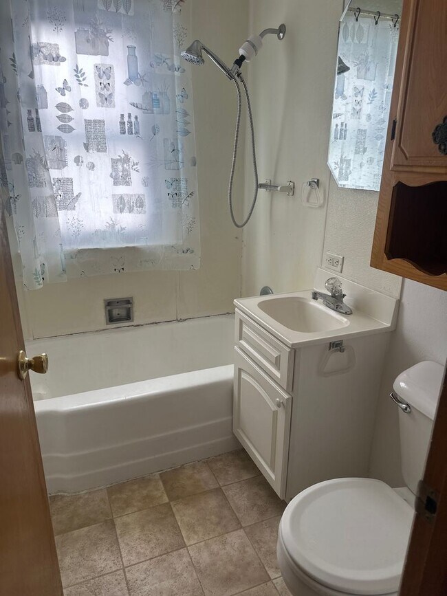 Building Photo - 1539 Byron Ave