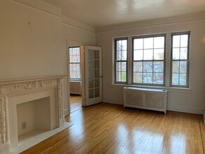 Building Photo - Tudor Court