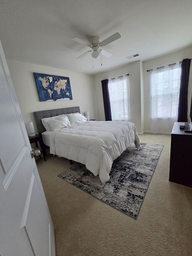 Building Photo - Well Maintained Large townhome in Steele Creek