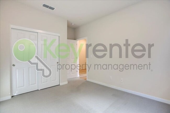 Building Photo - 5584 Harcrest Dr