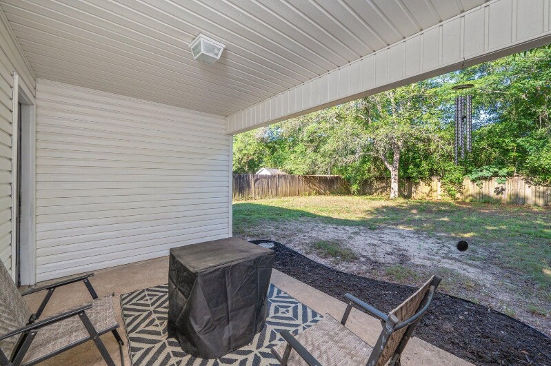 Building Photo - 5134 Lake Dr