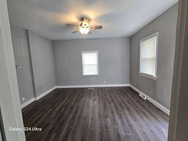 Building Photo - 404 S 23rd St
