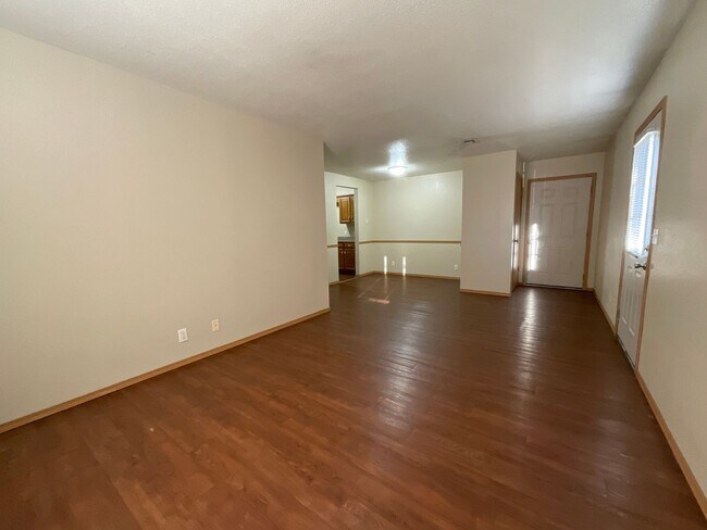 Building Photo - Newly renovated 2BR/1BA apartment in Joplin, MO near MSSU campus